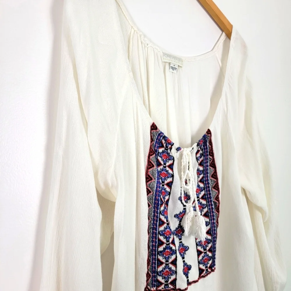 Forever 21 Plus 1X Boho White Blue Red Embellished 3/4 Sleeve Blouse Rayon - Picture 6 of 9